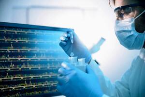 врач-генетик