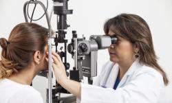 Врач-офтальмолог