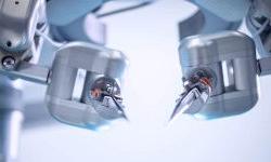 Робот-хирург помогает сшивать сосуды